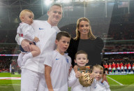 PEOPLE - Familie von Wayne Rooney bei seinem letzten internationalen Fussballspiel