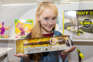 FEATURE - Kinderträume werden wahr: Die 'Christmas Dream Toys Exhibition' in London