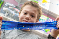 FEATURE - Kinderträume werden wahr: Die 'Christmas Dream Toys Exhibition' in London