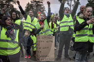 NEWS - Frankreich: Gelbe Warnwesten: Proteste mit Gilets Jaunes wegen Benzinpreiserhöhun