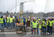 NEWS - Frankreich: Gelbe Warnwesten: Proteste mit Gilets Jaunes wegen Benzinpreiserhöhun