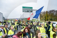 NEWS - Frankreich: Gelbe Warnwesten: Proteste mit Gilets Jaunes wegen Benzinpreiserhöhun