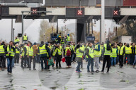 NEWS - Frankreich: Gelbe Warnwesten: Proteste mit Gilets Jaunes wegen Benzinpreiserhöhun