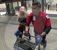 EXKLUSIV - Blac Chyna wird gegenüber einem Paparazzo handgreiflich