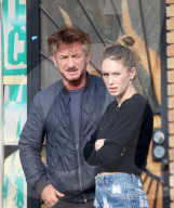 EXKLUSIV - Sean Penn mit seiner Tochter Dylan Frances in Santa Monica unterwegs