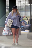 EXKLUSIV - Einkaufen mit Baby: Jamie Lynn Spears hat alle HŠnde voll zu tun