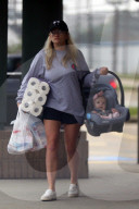 EXKLUSIV - Einkaufen mit Baby: Jamie Lynn Spears hat alle HŠnde voll zu tun