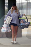 EXKLUSIV - Einkaufen mit Baby: Jamie Lynn Spears hat alle HŠnde voll zu tun