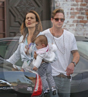 EXKLUSIV - Cameron Douglas mit der Familie in LA unterwegs