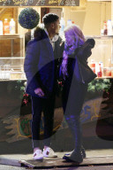 PEOPLE - London: Promis vergnügen sich im Winter Wonderland im Hyde Park  