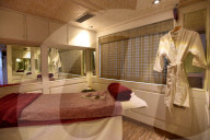 FEATURE - Luxusreise: Renovierter Zug mit Dampflock in Dehli