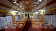 FEATURE - Luxusreise: Renovierter Zug mit Dampflock in Dehli