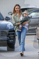 EXKLUSIV - Jessica Alba mit klein Hayes auf Shoppingtour in Beverly Hills