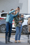 EXKLUSIV - Jessica Alba mit klein Hayes auf Shoppingtour in Beverly Hills