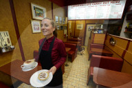 FEATURE - Ein Muss für Nostaligiker: Besuch im Glasgower Landside Cafe