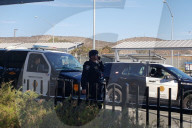 NEWS - Mexiko: Flüchtlinge stürmen den Grenzzaun zu den USA