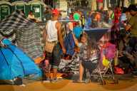 NEWS - Mexiko: Flüchtlinge in Tijuana am Grenzzaun zu den USA