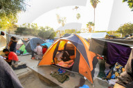 NEWS - Mexiko: Flüchtlinge in Tijuana am Grenzzaun zu den USA