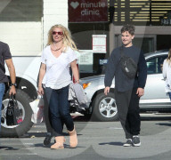 EXKLUSIV - Wie die Zeit vergeht! Britney Spears mit ihren grossen Jungs Jayden und Sean unterwegs