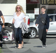 EXKLUSIV - Wie die Zeit vergeht! Britney Spears mit ihren grossen Jungs Jayden und Sean unterwegs