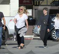 EXKLUSIV - Wie die Zeit vergeht! Britney Spears mit ihren grossen Jungs Jayden und Sean unterwegs
