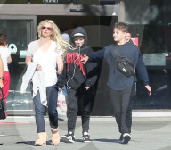 EXKLUSIV - Wie die Zeit vergeht! Britney Spears mit ihren grossen Jungs Jayden und Sean unterwegs