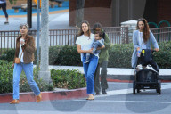 EXKLUSIV - Jessica Alba mit ihren Kindern und ihrer Mutter auf dem Spielplatz in Beverly Hills 