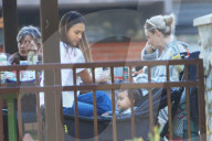 EXKLUSIV - Jessica Alba mit ihren Kindern und ihrer Mutter auf dem Spielplatz in Beverly Hills 