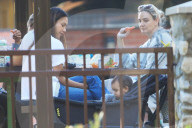 EXKLUSIV - Jessica Alba mit ihren Kindern und ihrer Mutter auf dem Spielplatz in Beverly Hills 