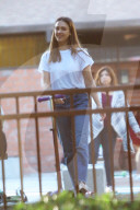 EXKLUSIV - Jessica Alba mit ihren Kindern und ihrer Mutter auf dem Spielplatz in Beverly Hills 
