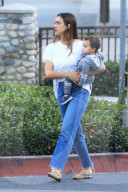 EXKLUSIV - Jessica Alba mit ihren Kindern und ihrer Mutter auf dem Spielplatz in Beverly Hills 