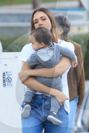 EXKLUSIV - Jessica Alba mit ihren Kindern und ihrer Mutter auf dem Spielplatz in Beverly Hills 
