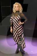 PEOPLE - Rita Ora signiert ihr Album 'Phoenix' in London