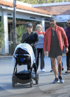 EXKLUSIV - Eva Longoria geht mit Baby Santiago, Jose Baston und ihrer Mutter Ella Mireles zum Lunch