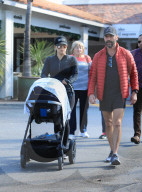 EXKLUSIV - Eva Longoria geht mit Baby Santiago, Jose Baston und ihrer Mutter Ella Mireles zum Lunch
