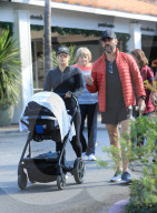 EXKLUSIV - Eva Longoria geht mit Baby Santiago, Jose Baston und ihrer Mutter Ella Mireles zum Lunch