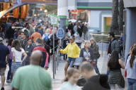EXKLUSIV - Laeticia Hallyday mit Jade und Joy im Disneyland in Anaheim 