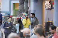 EXKLUSIV - Laeticia Hallyday mit Jade und Joy im Disneyland in Anaheim 