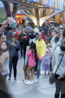 EXKLUSIV - Laeticia Hallyday mit Jade und Joy im Disneyland in Anaheim 