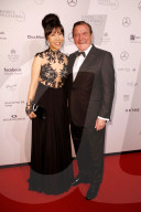 PEOPLE - Bundespresseball in Berlin: Gerhard Schroeder mit Kim So-Yeon
