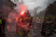 NEWS - Paris: Demonstrationen und Ausschreitungen auf der Champs-Elysées