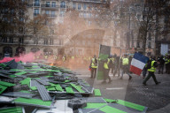 NEWS - Paris: Demonstrationen und Ausschreitungen auf der Champs-Elysées