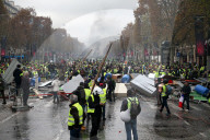 NEWS - Paris: Demonstrationen und Ausschreitungen auf der Champs-Elysées