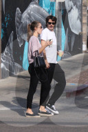 EXKLUSIV - Alessandra Ambrosio knabbert an Nicolo Oddi in Venice