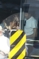 EXKLUSIV - Alessandra Ambrosio knabbert an Nicolo Oddi in Venice