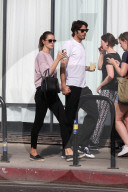 EXKLUSIV - Alessandra Ambrosio knabbert an Nicolo Oddi in Venice