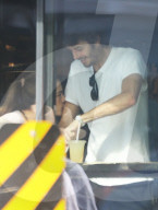 EXKLUSIV - Alessandra Ambrosio knabbert an Nicolo Oddi in Venice