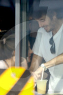 EXKLUSIV - Alessandra Ambrosio knabbert an Nicolo Oddi in Venice