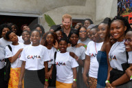 PEOPLE - Prinz Harry zu Besuch im Zirkus in Sambia