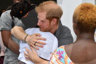 PEOPLE - Prinz Harry zu Besuch im Zirkus in Sambia